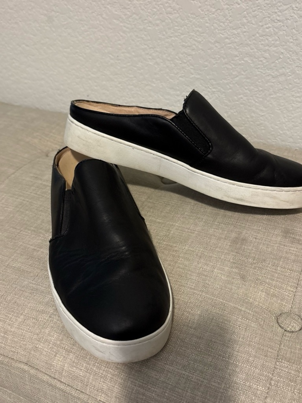 Vionic Dakota black and white leather mules size 10